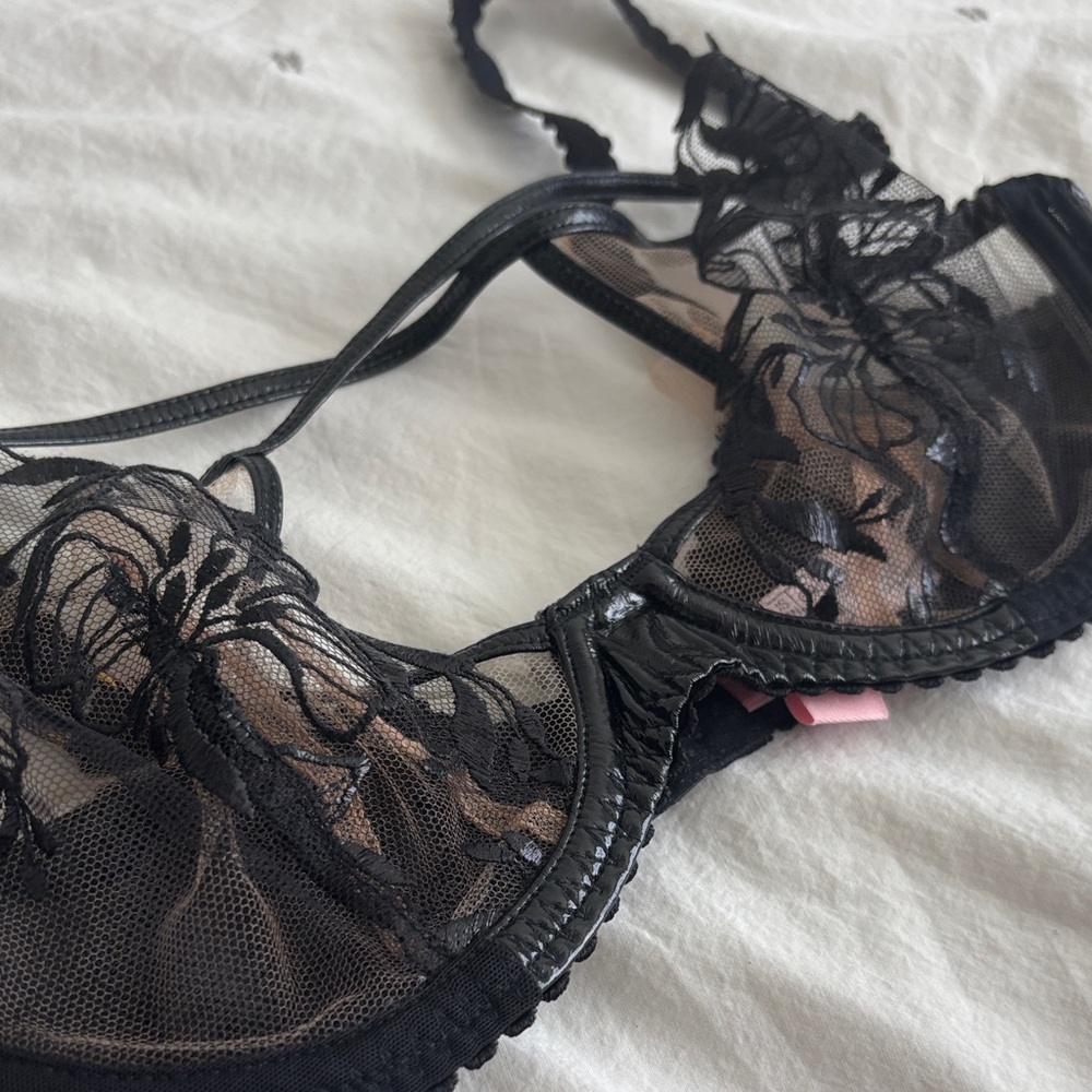 Agent Provocateur Black Floral Lace Bra 36B Scallop Strap Leather Look Detail - Picture 5 of 7